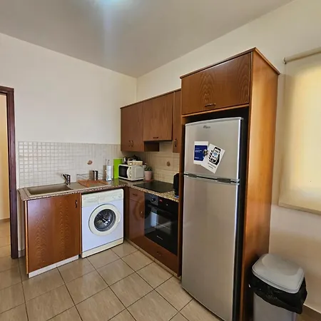 Lazaros Apartman *