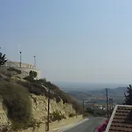 Lazaros *